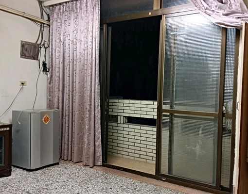 兩分鐘到家樂福家具電器設備! - Image 1
