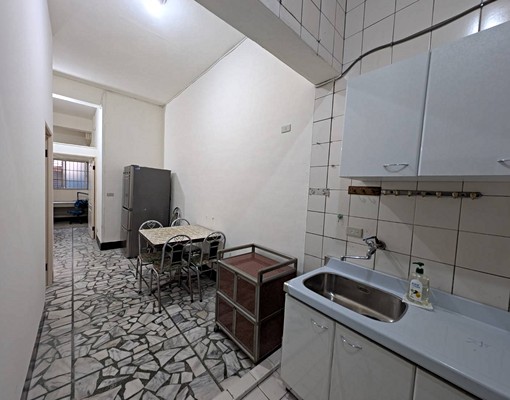 適合上班族及小家庭-新裝公寓1樓-可租補入籍-徐匯中學捷運站 - Image 10