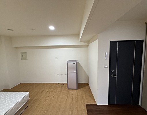 【稀有套房】金山街中段獨立陽台&洗衣機電梯大樓大坪數套房出租 - Image 9