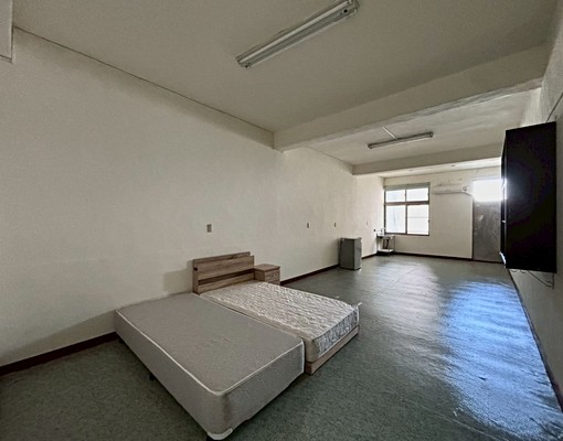 三多商圈/林森路上/分租透天3樓/類大套房/現況出租 - Image 9