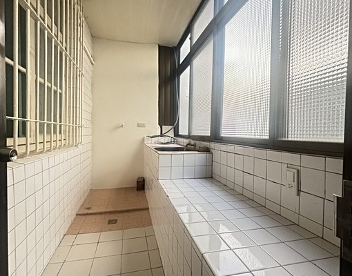 市府捷運溫馨三樓(可報稅可租補)-看屋出價就談-歡迎優質房客 - Image 8