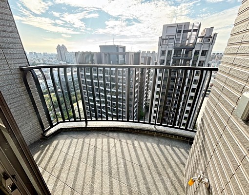 惠宇朗庭🔥頂層帝王視野質感大三房|可租補可入籍|雙平面車位 - Image 6