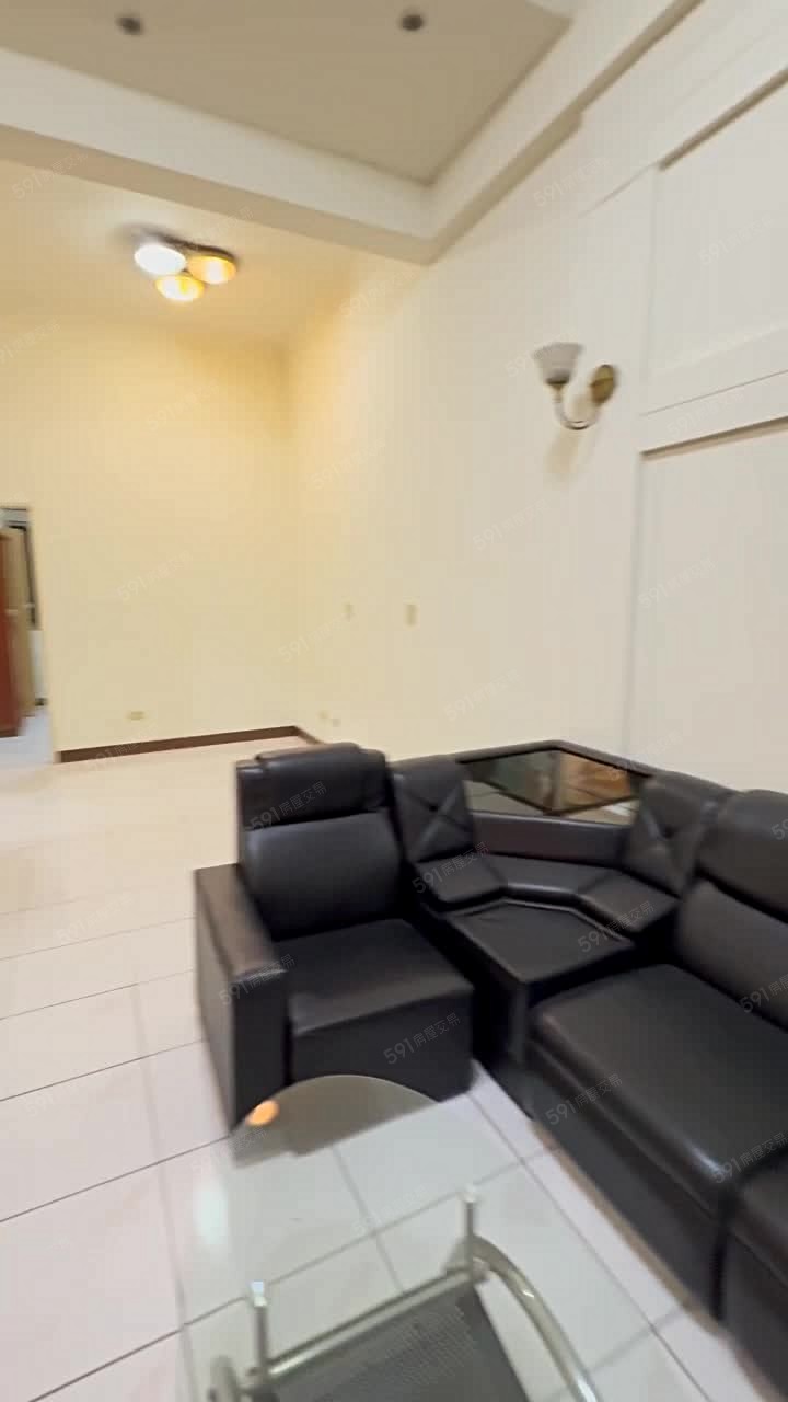 精誠公益商圈頂樓2+1房✨樓中樓大使用空間✨可租補戶籍✨ - Image 1