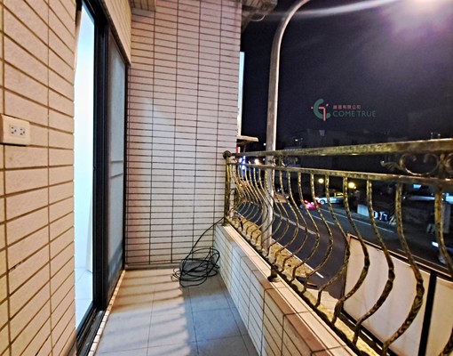 富國路明亮套房｜1層2戶安靜單純｜可曬衣陽台 - Image 4