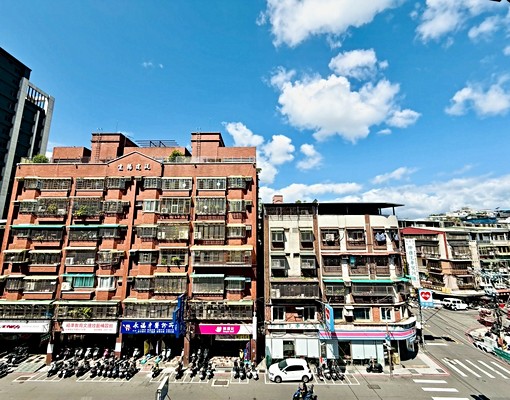 三和國中站|可租補|含網路第四台|房間廁所都有對外窗 - Image 2