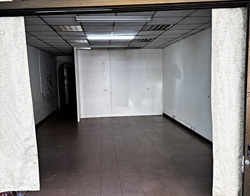 仁和商圈透天金店面生活機能佳使用空間大 - Image 2