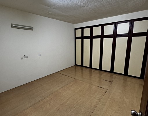 仁和商圈透天金店面生活機能佳使用空間大 - Image 7