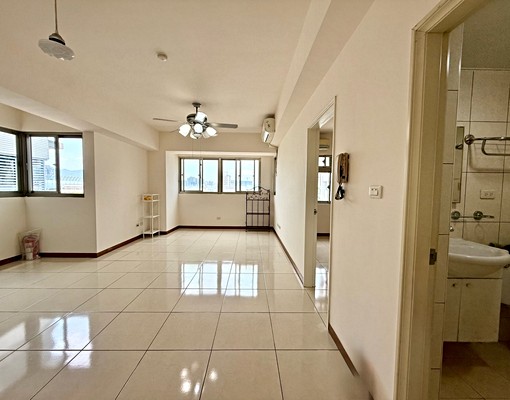 軍功國小|麥當勞旁3房|平車室內空間表現優秀 - Image 2