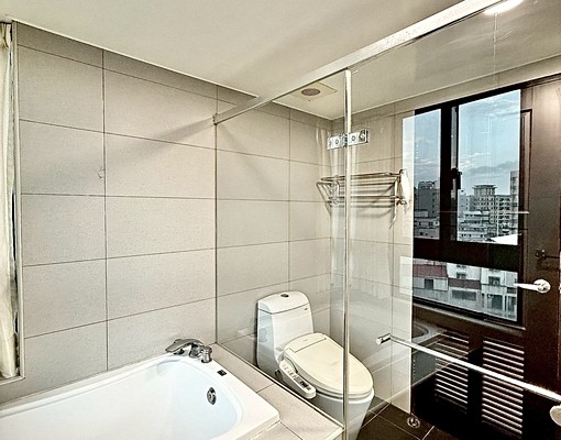 寓上逢甲💫可租補💫正一房一廳💫機上車位💫浴缸🦂 - Image 16