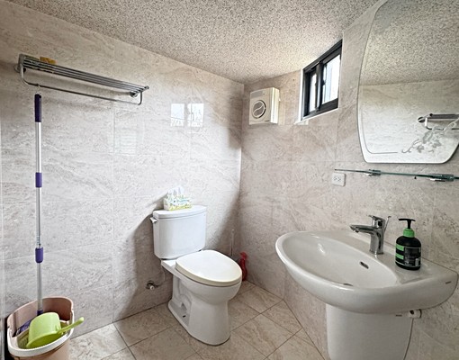 神岡輕屋齡透天💖可停雙車頂樓大露台🚀浴廁皆開窗 - Image 4