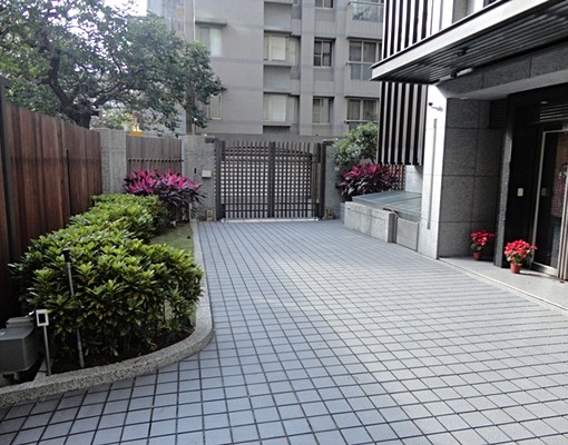 ✰近小南門站植物園一層一戶有車位可報稅 - Image 1