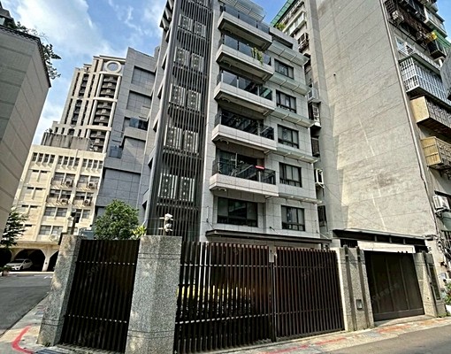 富寓💎✰小南門站標準四房+一佣人房獨戶有車位 - Image 1