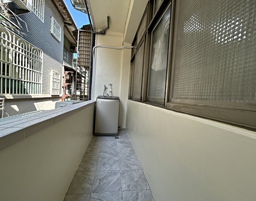 秀峰路全新裝潢大套房*附大陽台 - Image 4