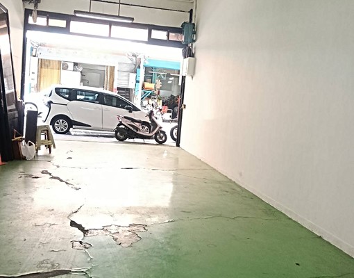 免費中正北路1樓45坪店面租55000 - Image 1