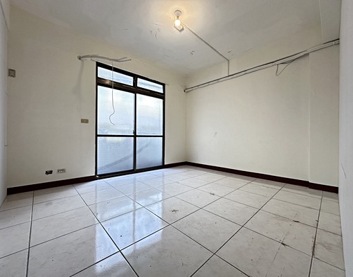 文心捷運站旁大面寬商業區雙透店 - Image 5