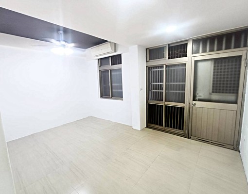 好機能宏泰住辦一樓★鑫典台灣房屋白小姐 - Image 1