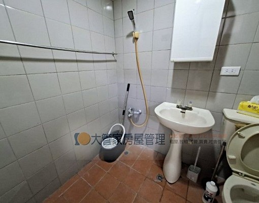 租近學區.一樓附全新冷氣.車庫 - Image 10
