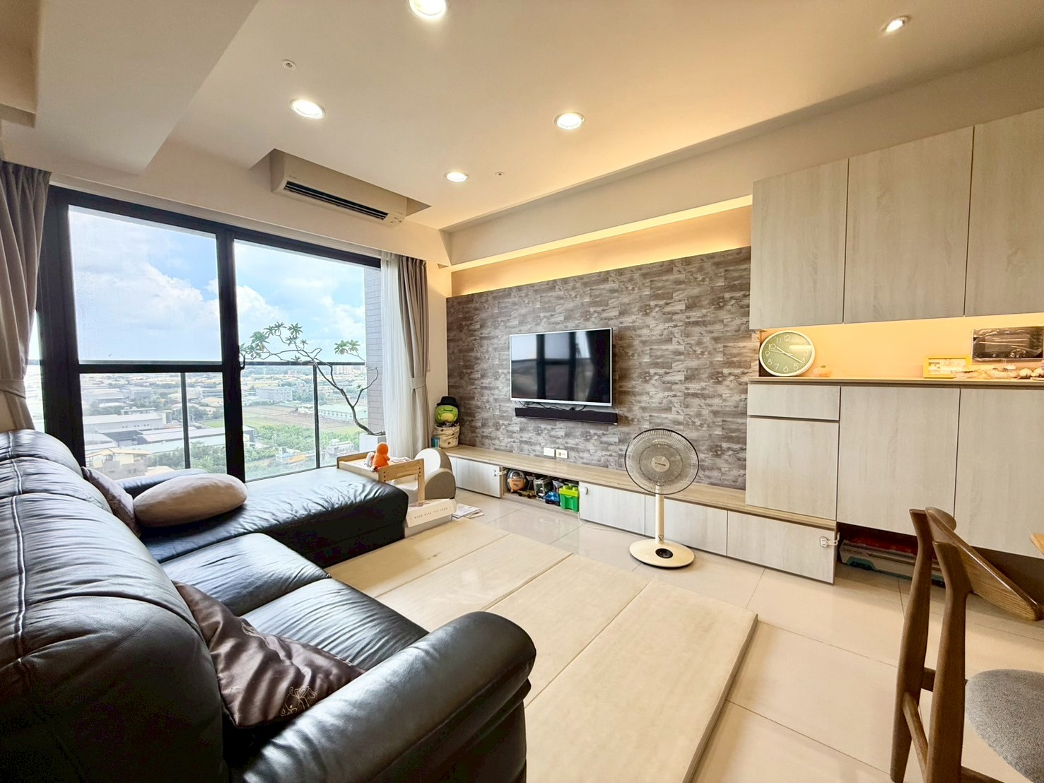 華鳳特區 舞悅天 高樓 三房平車 ★雙衛開窗★