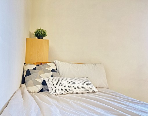 <精華地段便宜租金>優質女生宿舍，愛心房東體恤學生 - Image 1