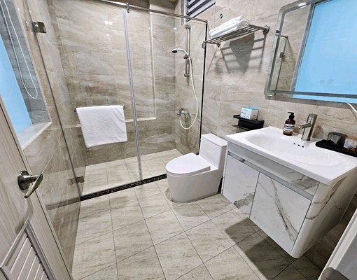 明亮陽台大套房|可租補|近安平國中 - Image 1