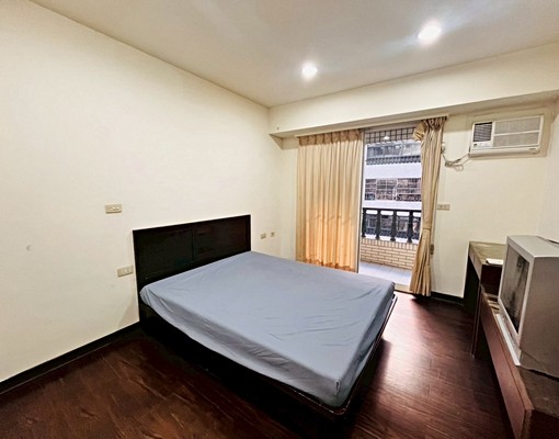 三民高中🚝陽台獨洗曬🌟包裹垃圾代收/採光通風佳 - Image 2