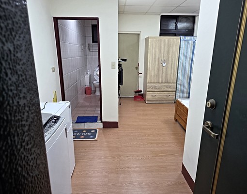 麥當勞商圈,輔大明志科大6坪大套房,設備已換新,有個人陽台 - Image 1