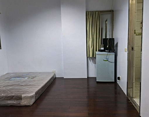 近國賓巨城黃金地段*優質木地板美套房(可補桌椅) - Image 10