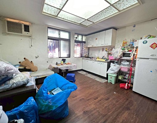 景安捷運黃金二樓(地段便利) - Image 1