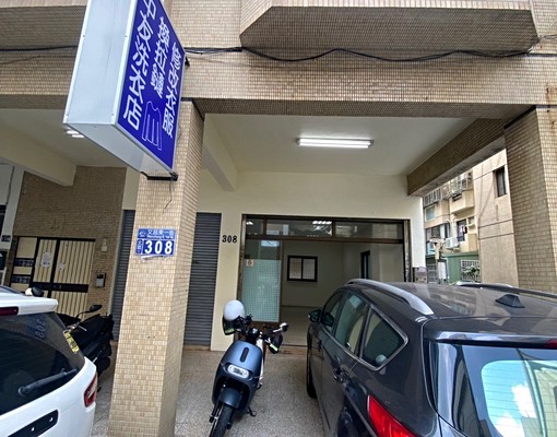 曉明女中附近/巷內角間雙店面1~2樓三房/可餐飲可停三台車 - Image 4