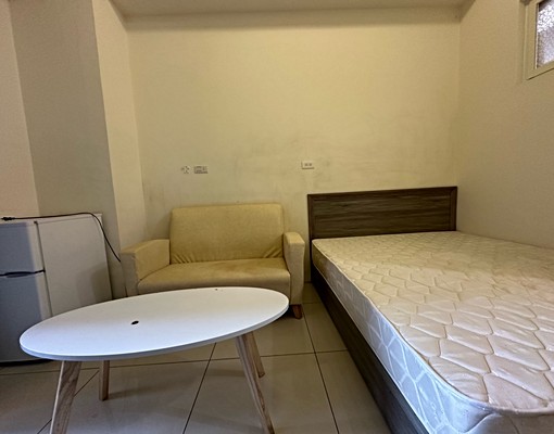 可租補,電一度3.5元,一卡皮箱即住 - Image 3