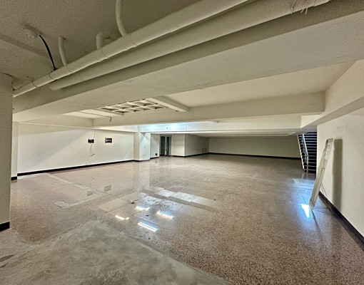 武廟商圈/捷運站大面寬金店面+地下一樓 - Image 7