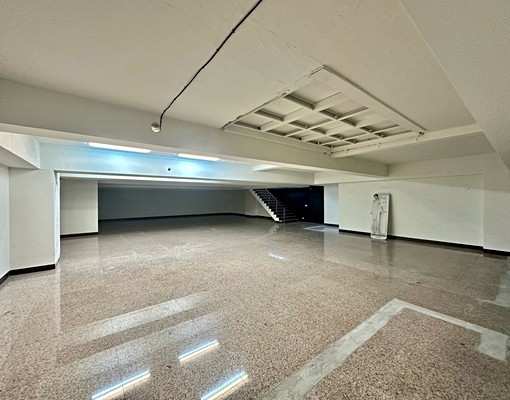 武廟商圈/捷運站大面寬金店面+地下一樓 - Image 8