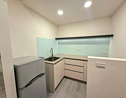 三民高中✨採光通風✨裝潢新✨乾濕分離✨大空間✨附流理台 - Image 6