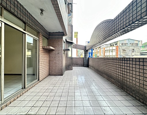 近學區電梯三房附露臺🔥社宅租補/免服務費🔥五泰小陳 - Image 1