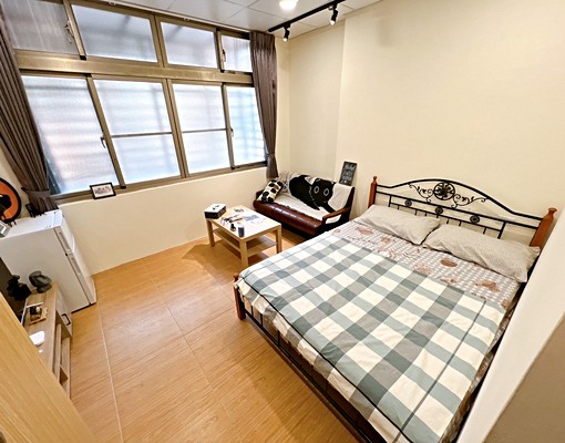近台南大學、美術館,優質小資套房,獨立洗衣機,家電家具全 - Image 1