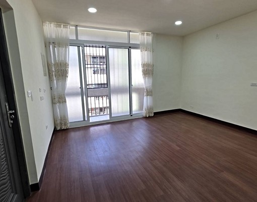 二苓市場及公園旁全新整修公寓 - Image 1