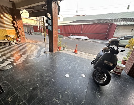 近中華路VS勝利街-住店合一-裸屋-適合員工宿舍 - Image 4