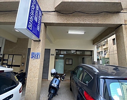 曉明女中附近/巷內角間雙店面1～2樓三房/可餐飲可停三台車 - Image 4