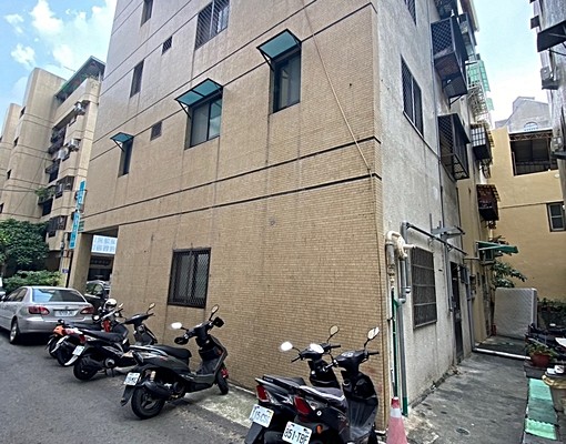 曉明女中附近/巷內角間雙店面1～2樓三房/可餐飲可停三台車 - Image 3