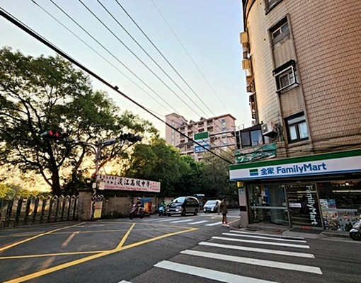👑新民街53巷全新裝潢整理溫馨大三房住家可以租❗❗❗ - Image 14