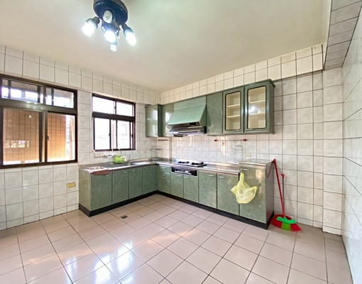 南屯烏日整棟透天🏅秒殺四房🏅可租補戶籍🏅雙車位 - Image 4