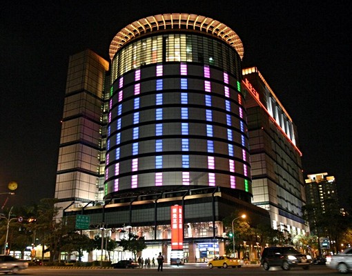 新光/遠百☘新屋電梯☘精品旅店☘時尚大空間☘大衛浴開窗☘獨洗 - Image 1