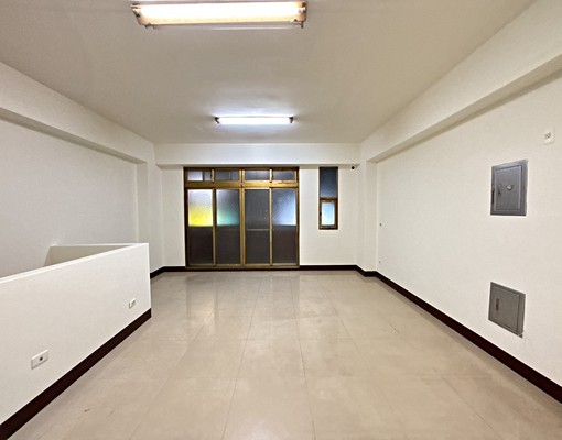 中工三路透天店面住家可整棟可分層承租誠可議價可談家具台電計費 - Image 5