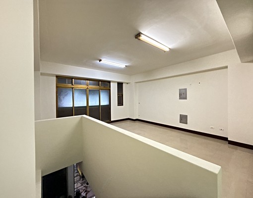 中工三路透天店面住家可整棟可分層承租誠可議價可談家具台電計費 - Image 2