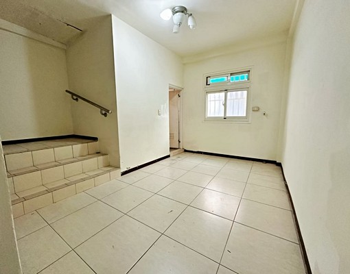 可停車北屯國小|北屯市場|朝南三樓看公園3房透天 - Image 10