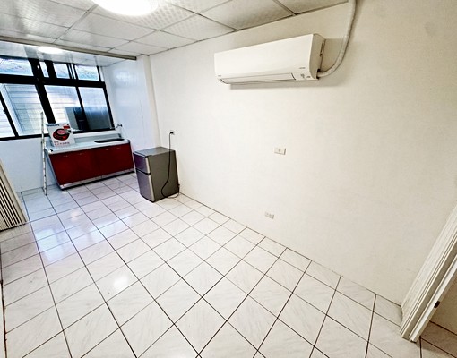 捷運三重國小5分【優質1房1衛】流理臺★採光優★衛浴開窗 - Image 1