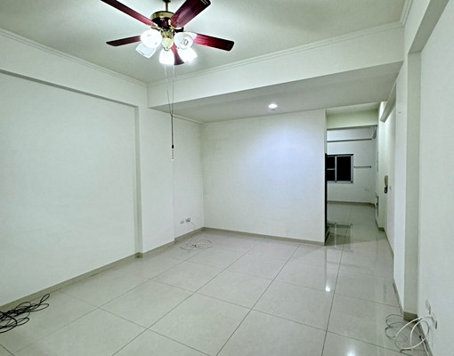 怡安商圈~近北外環~鄰路透天5房~空屋附冷氣.熱水器 - Image 4