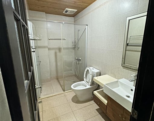 怡安商圈~近北外環~鄰路透天5房~空屋附冷氣.熱水器 - Image 5