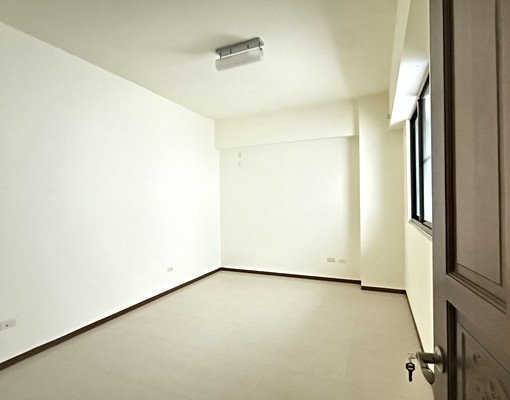 鹽埕O2站近駁二觀光熱區大面寬電梯透店 - Image 7