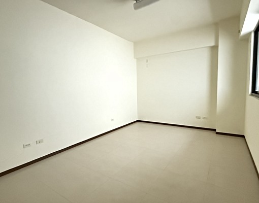 鹽埕O2站近駁二觀光熱區大面寬電梯透店 - Image 9